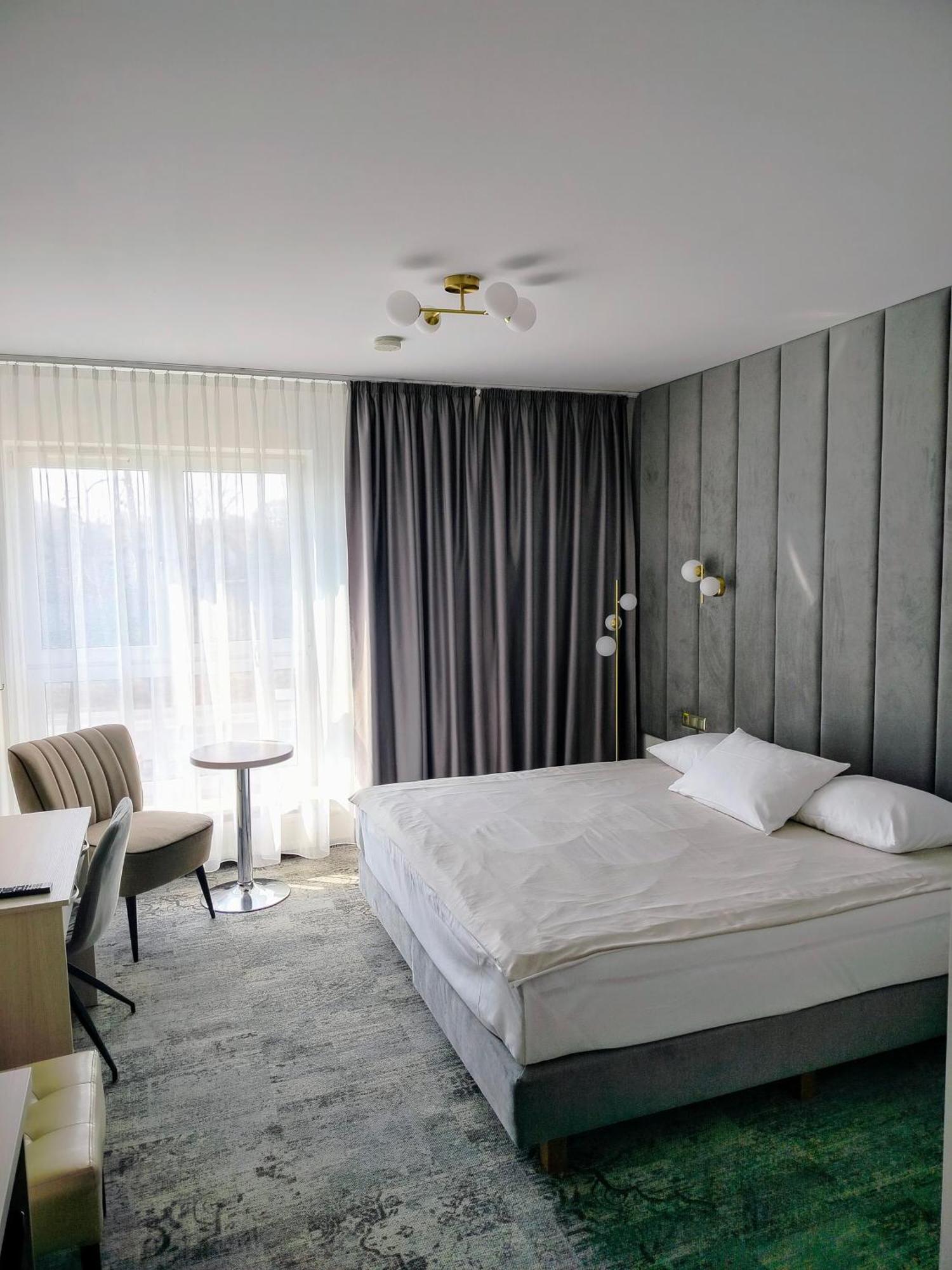Hotel Sokolowska Airport Modlin Nowy Dwór Mazowiecki Exteriér fotografie