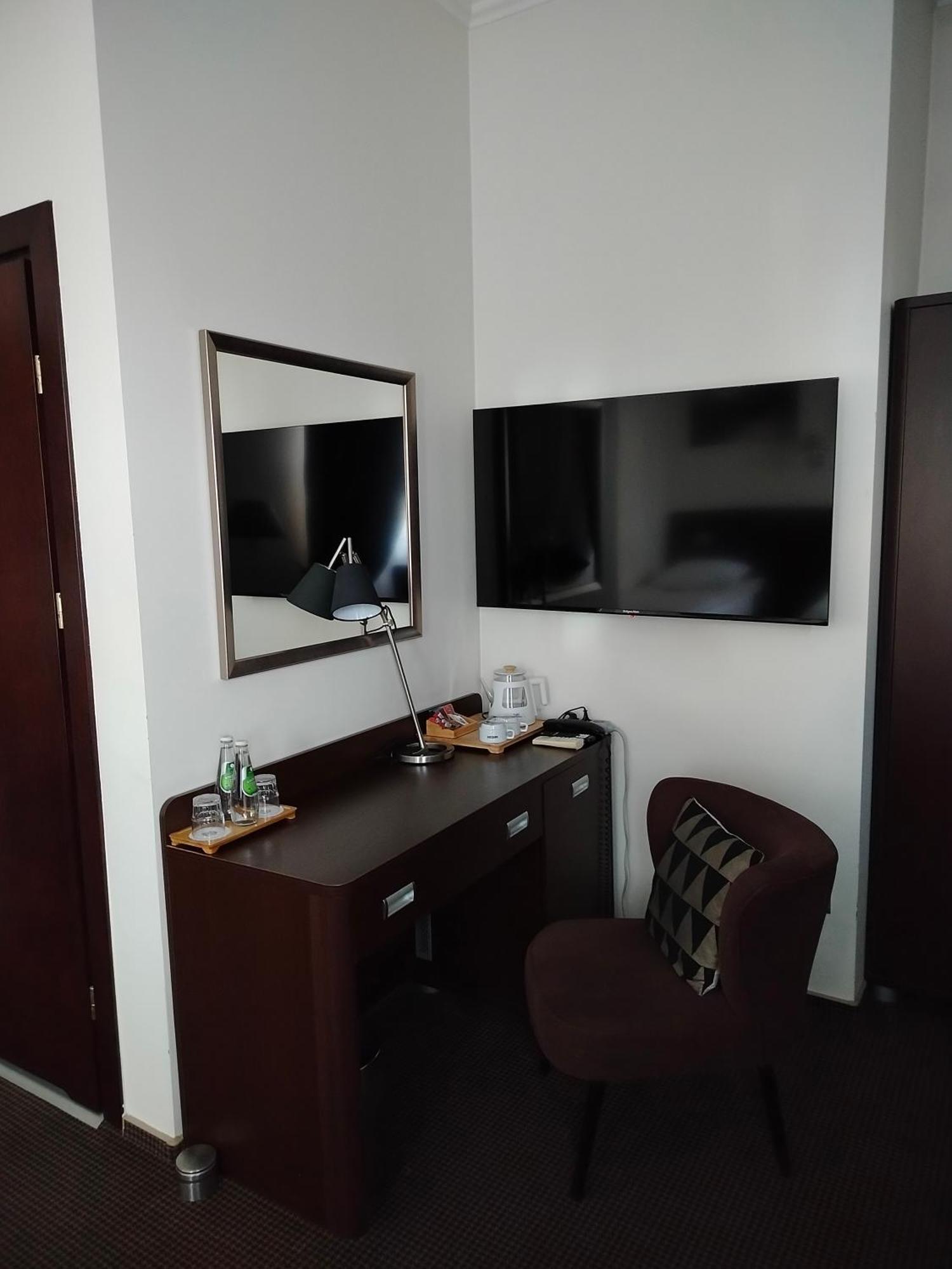 Hotel Sokolowska Airport Modlin Nowy Dwór Mazowiecki Exteriér fotografie