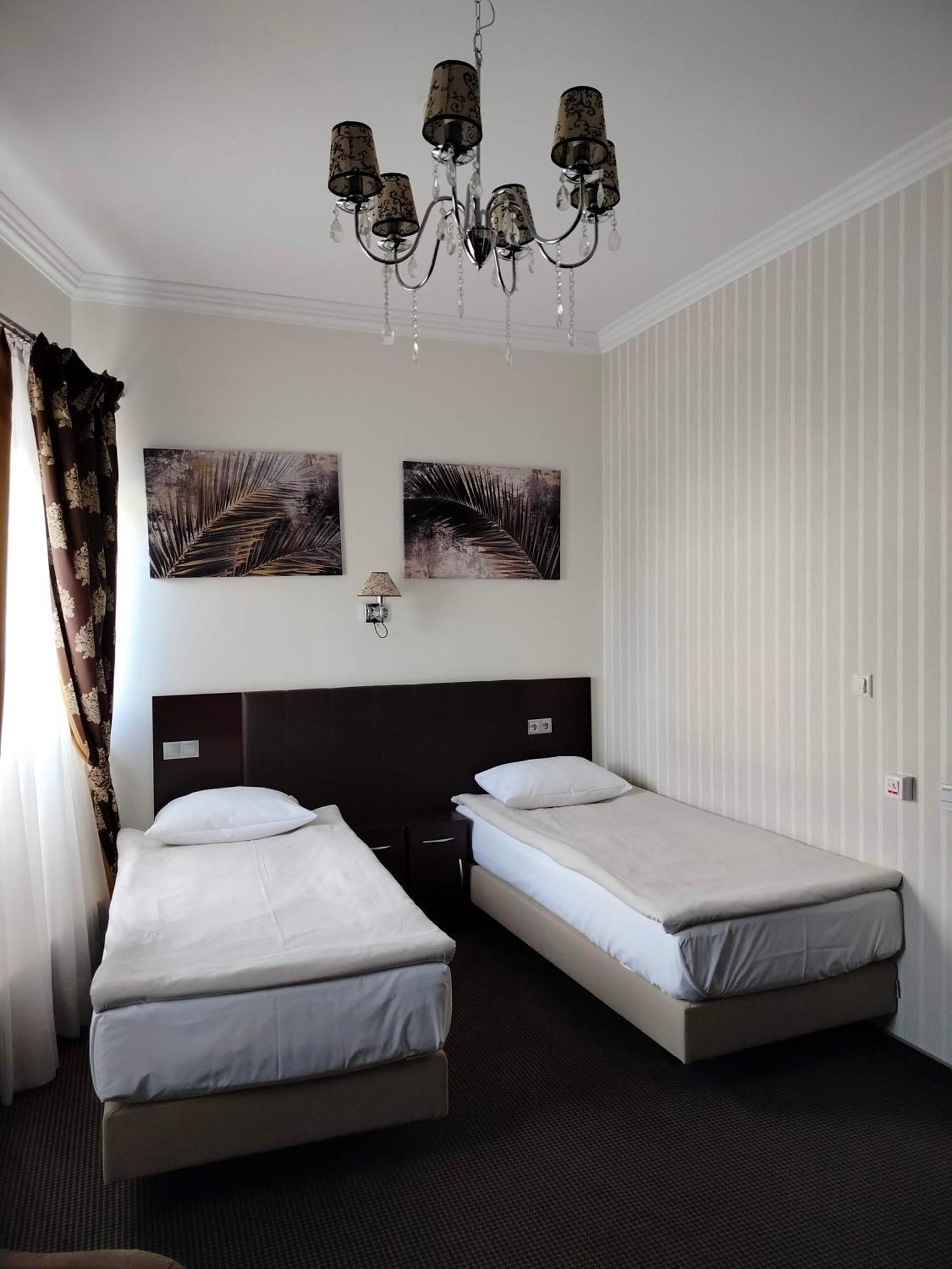 Hotel Sokolowska Airport Modlin Nowy Dwór Mazowiecki Exteriér fotografie